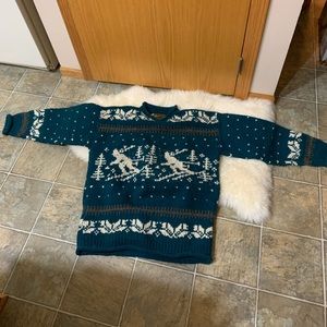 Hand knit wool sweater hand knit in Ecuador